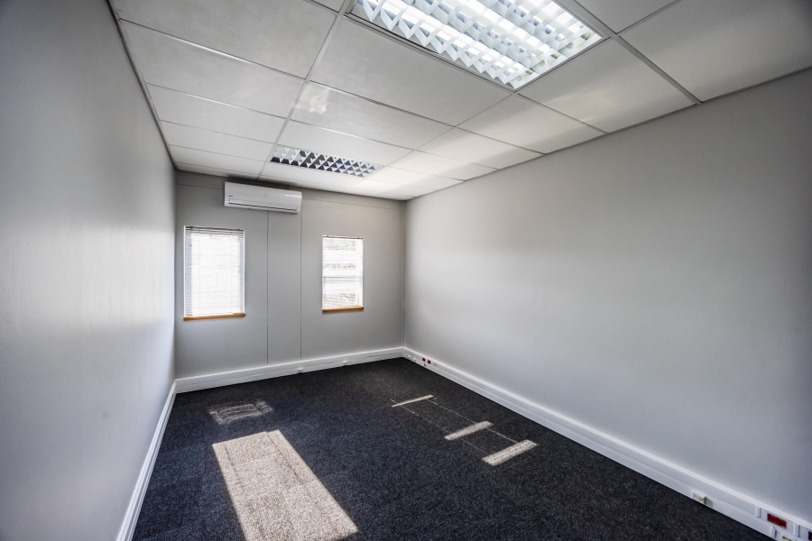 To Let Commercial Property for Rent in Selborne Eastern Cape